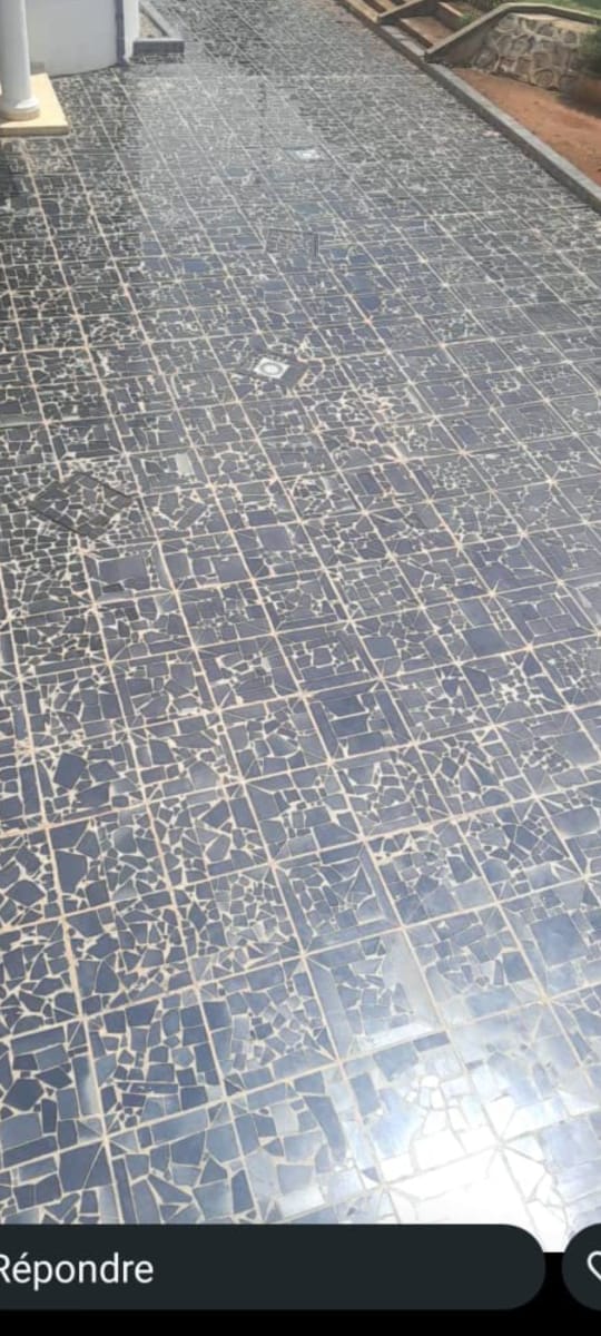 Pose de casses de granites sur cours extérieures – Image 2