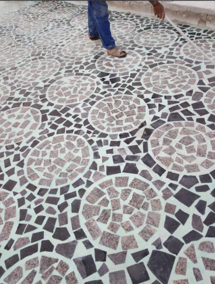 Pose de casses de granites sur cours extérieures